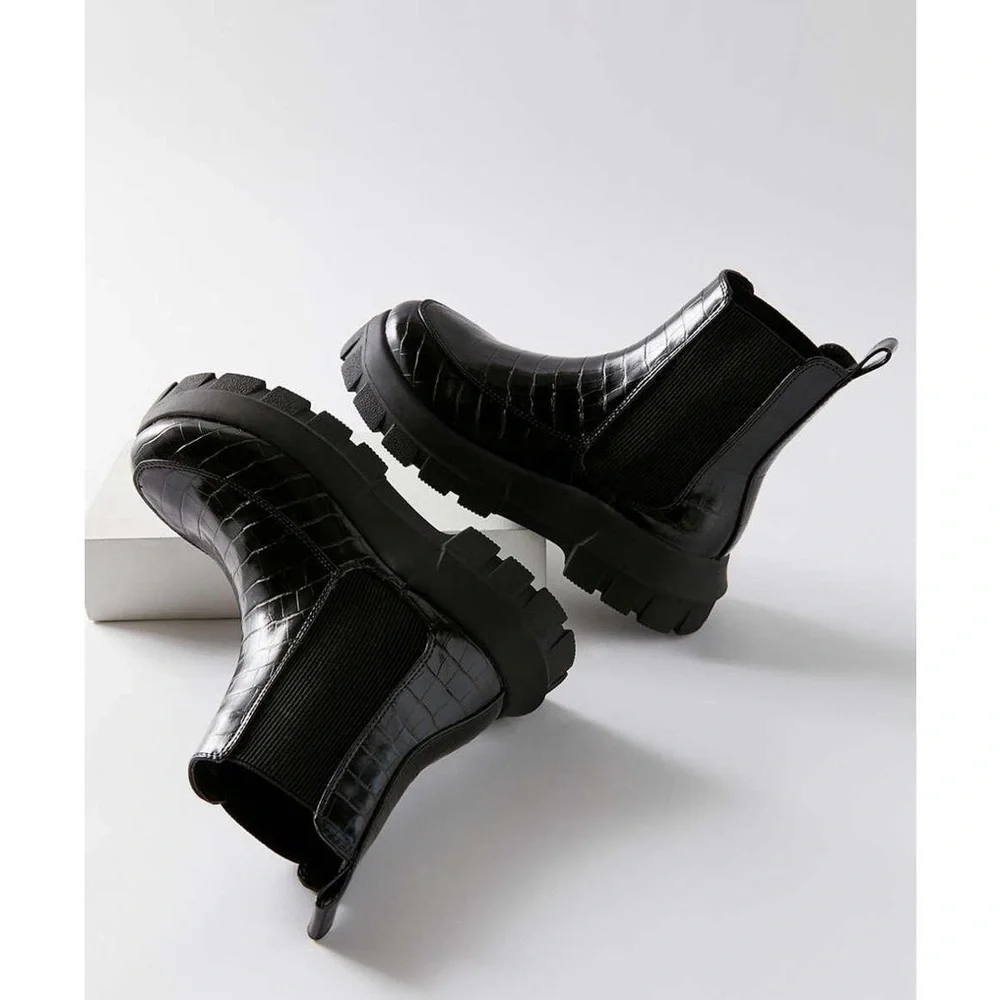 UO Eden Chelsea Boot Black Size 7 NEW